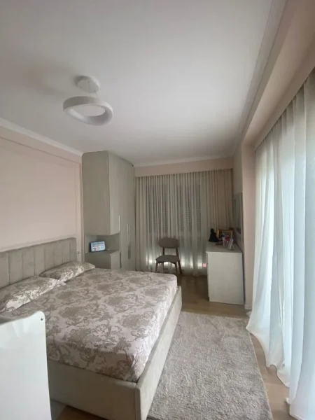 Tirane, shitet apartament 2+1+Ballkon Kati 2, 101 m²
