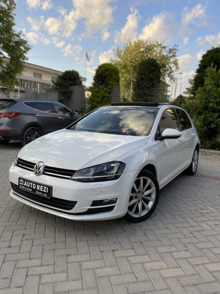 Fier, shitet makine Voswagen Nafte, e bardhë automatik 174 km 11.500 €