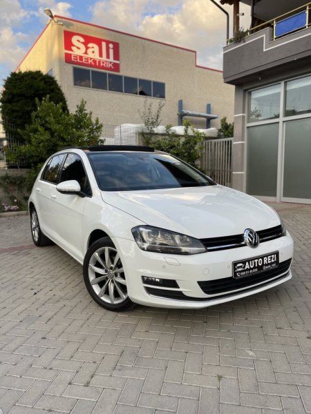 Fier, shitet makine Voswagen Nafte, e bardhë automatik 174 km 11.500 €