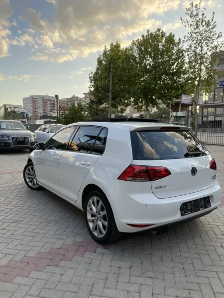 Fier, shitet Golf Voswagen Nafte, e bardhë automatik 174 km 10.500 €