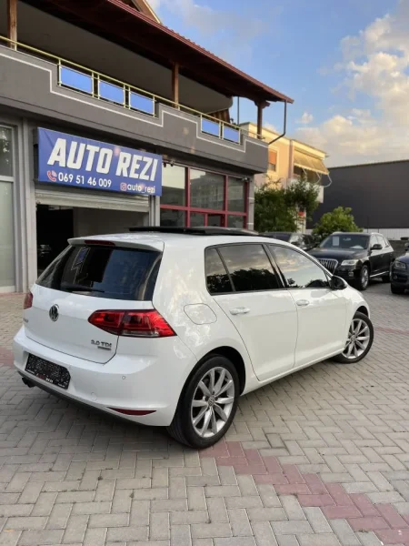Fier, shitet Golf Voswagen Nafte, e bardhë automatik 174 km 10.500 €