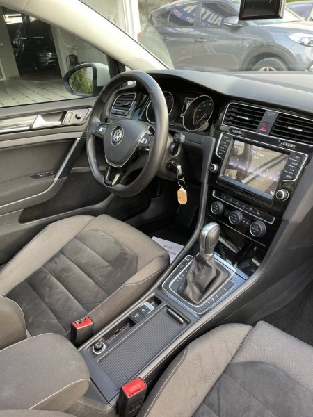 Fier, shitet makine Voswagen Nafte, e bardhë automatik 174 km 11.500 €