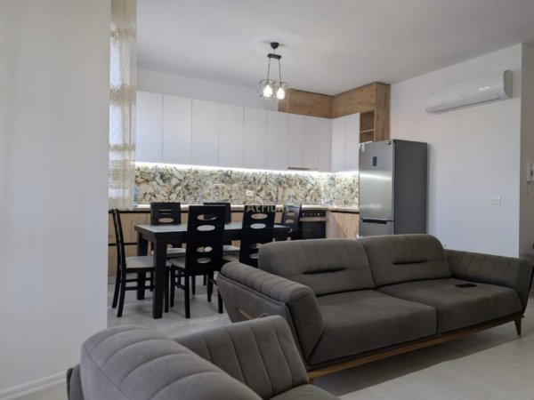 Tirane, shitet apartament 2+1+Aneks+Ballkon Kati 3, 100 m² 