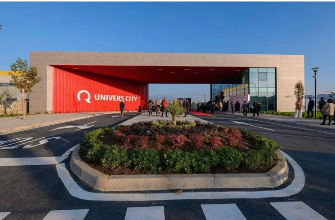 Tirane, shitet apartament 3+1 Kati 4, 161 m² 161.840 € (Univers City)