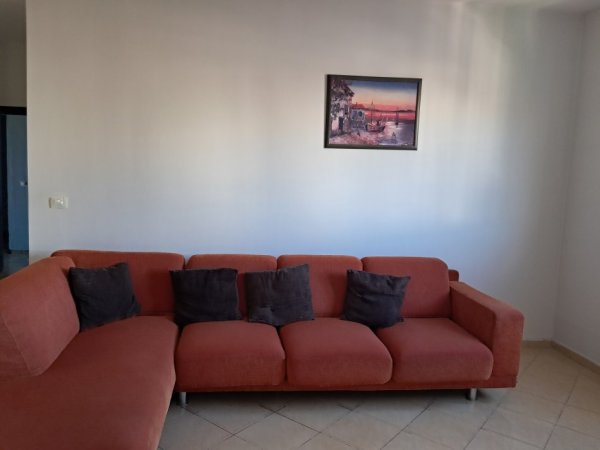 Tirane, jepet me qera apartament 2+1+Ballkon Kati 4, 90 m² 400 € (Rruga 5 maji)