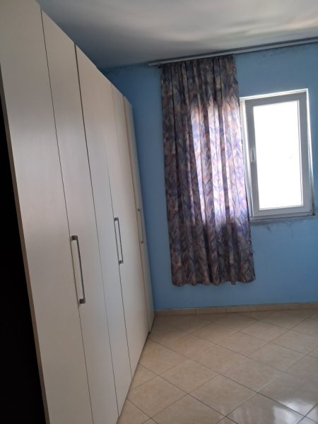 Tirane, jepet me qera apartament 2+1+Ballkon Kati 4, 90 m² 400 € (Rruga 5 maji)