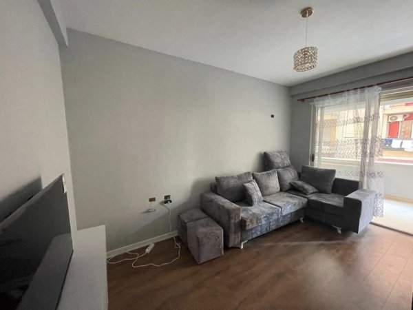 Tirane, jepet me qera apartament 1+1+Ballkon Kati 2, 55 m² 400 € (Astir, prane Bar Oslo)