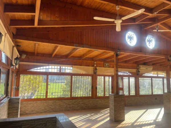 Durres, jepet me qera bar-kafe Kati 2, 70 m² 500 € (Stadiumi, Durres)