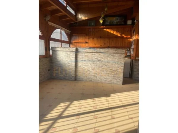 Durres, jepet me qera bar-kafe Kati 2, 70 m² 500 € (Stadiumi, Durres)