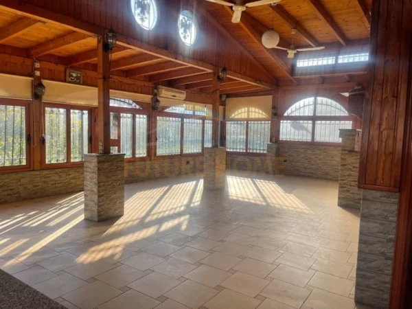 Durres, jepet me qera bar-kafe Kati 2, 70 m² 500 € (Stadiumi, Durres)