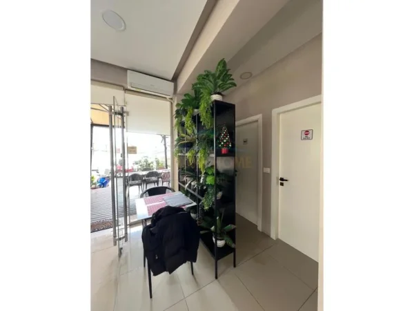 Durres, jepet me qera bar-kafe , 148 m² 1.500 € (Port Street, Durres)