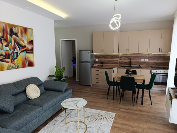 Tirane, jepet me qera apartament 2+1+Aneks+Ballkon Kati 3, 107 m² 1.000 € (Qender)