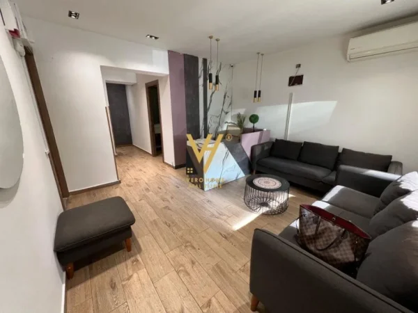 Tirane, jepet me qera ambjent biznesi Kati 0, 100 m² 1.000 € (RRUGA MARGARITA TUTULANI)