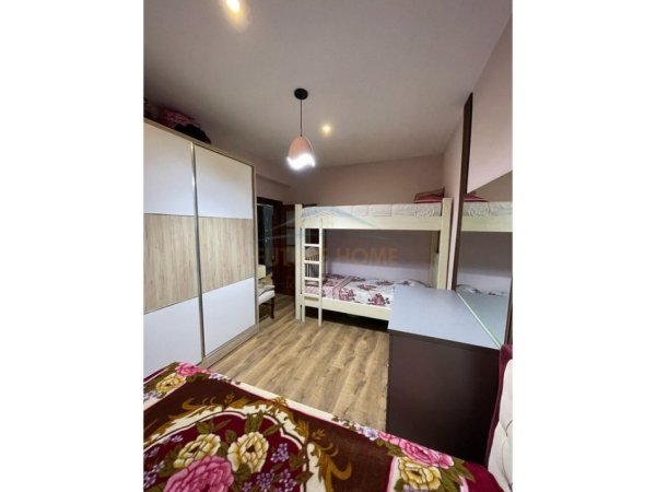 Prane Markates, shitet apartament 2+1+Ballkon Kati 3, 73 m² 120.000 € (Durres)