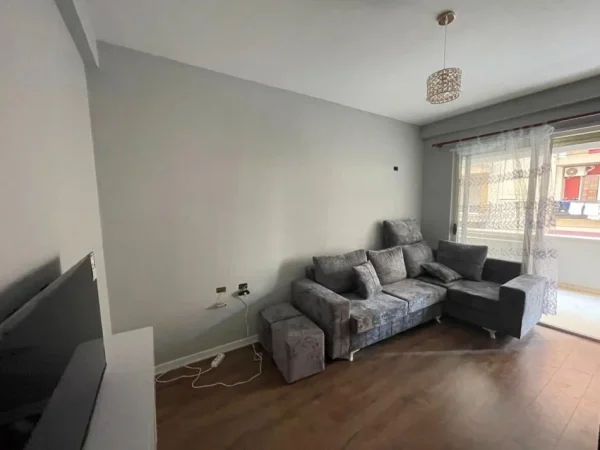 Tirane, jepet me qera apartament 1+1+Ballkon Kati 2, 55 m² 400 € (Astir)