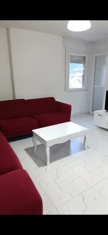 Tirane, jepet me qera apartament 2+1+Ballkon Kati 6, 90 m² 450 € (Rruga bedri Karapici)