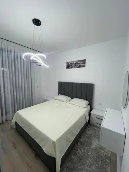 Tirane, shitet apartament 2+1+Ballkon Kati 2, 92 m² 200.000 € (Rezidenca Erli, Porcelan)