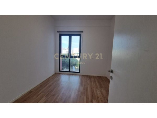 Tirane, jepet me qera apartament 3+1+Ballkon Kati 1, 114 m² 600 € (Arlis, Farmacia 10)