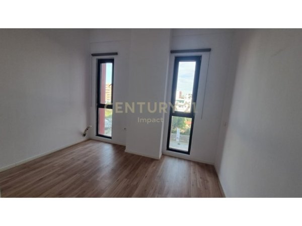 Tirane, jepet me qera apartament 3+1+Ballkon Kati 1, 114 m² 600 € (Arlis, Farmacia 10)