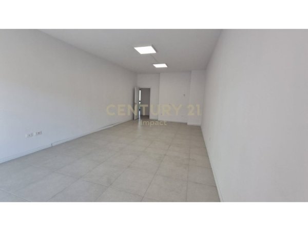 Tirane, jepet me qera apartament 3+1+Ballkon Kati 1, 114 m² 600 € (Arlis, Farmacia 10)