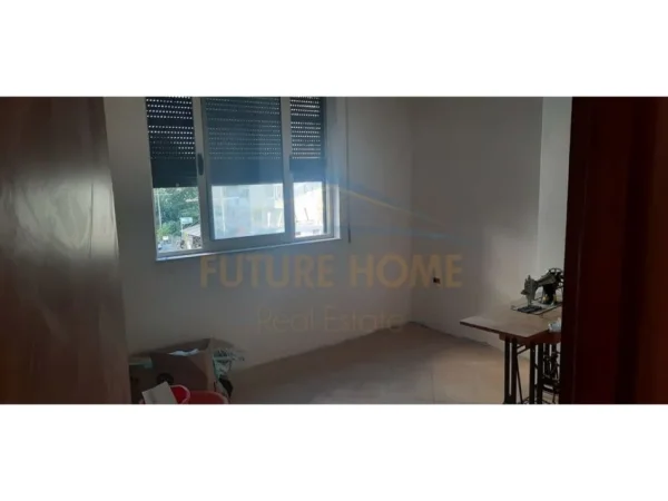 Durres Plazh, shitet apartament 4+2+Ballkon Kati 3, 189 m² 207.000 € (Durres)