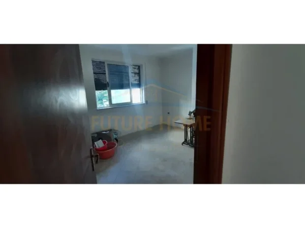 Durres Plazh, shitet apartament 4+2+Ballkon Kati 3, 189 m² 207.000 € (Durres)