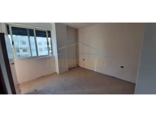Durres Plazh, shitet apartament 4+2+Ballkon Kati 3, 189 m² 207.000 € (Durres)