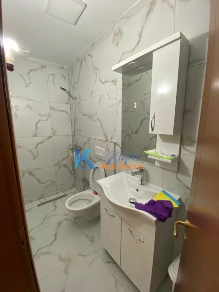 Tirane, jap me qera apartament 1+1 Kati 5, 52 m² 510 € (Qender, afer Postes Qendrore)