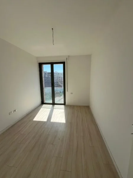 Tirane, shitet apartament 3+1 Kati 5, 132 m² 250.000 € (rruga mergimi)