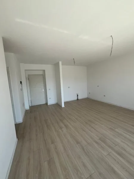 Tirane, shitet apartament 3+1 Kati 5, 132 m² 250.000 € (rruga mergimi)