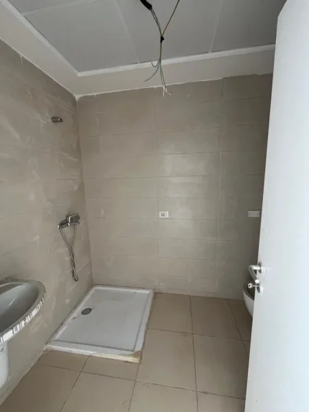 Tirane, shitet apartament 3+1 Kati 5, 132 m² 250.000 € (rruga mergimi)