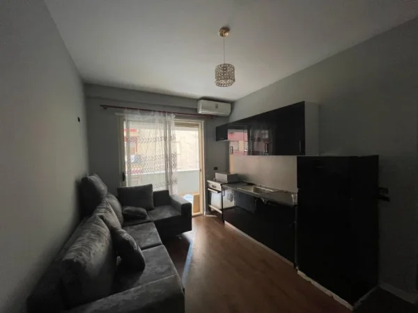 Tirane, jepet me qera apartament 1+1+Ballkon Kati 2, 55 m² 400 € (Astir te Bar Oslo)