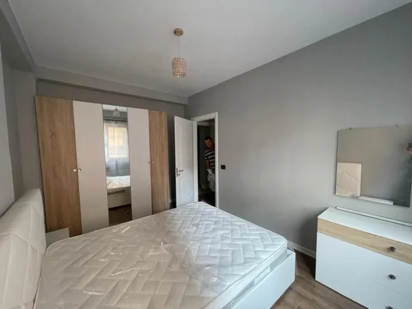 Tirane, jepet me qera apartament 1+1+Ballkon Kati 2, 55 m² 400 € (Astir te Bar Oslo)