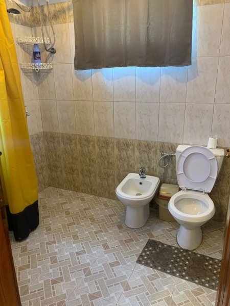 Tirane, jepet me qera apartament 2+1+Ballkon Kati 2, 120 m² 550 € (Rruga Dritan Hoxha Laprakë)