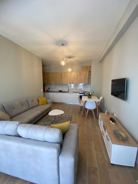 Tirane, jepet me qera apartament 1+1 Kati 7, 72 m² 650 € (rruga riza cerova)