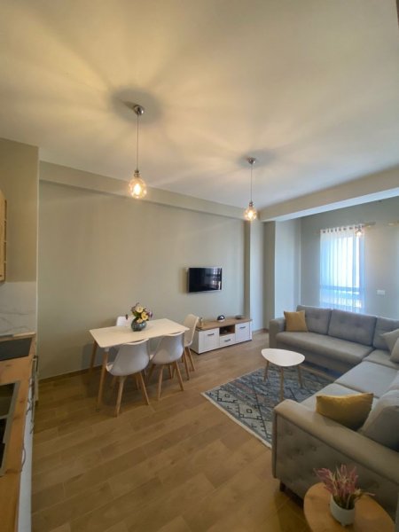 Tirane, jepet me qera apartament 1+1 Kati 7, 72 m² 650 € (rruga riza cerova)