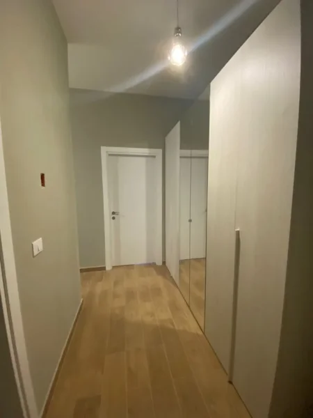 Tirane, jepet me qera apartament 1+1 Kati 7, 72 m² 650 € (rruga riza cerova)