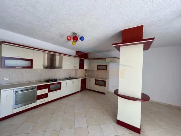 Durres Plazh, shitet apartament 1+1 Kati 5, 80 m² 149.000 € (Durres)