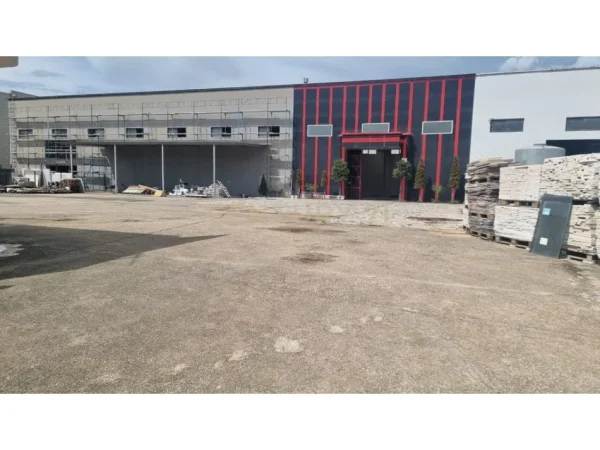 Tirane, jepet me qera magazine Kati 0, 850 m² 5.000 € (Vore)