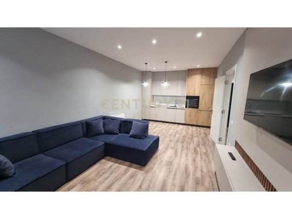 Tirane, jepet me qera apartament 2+1+Ballkon Kati 4, 100 m² 800 € (Kompleksi Arlis Farmacia 10)