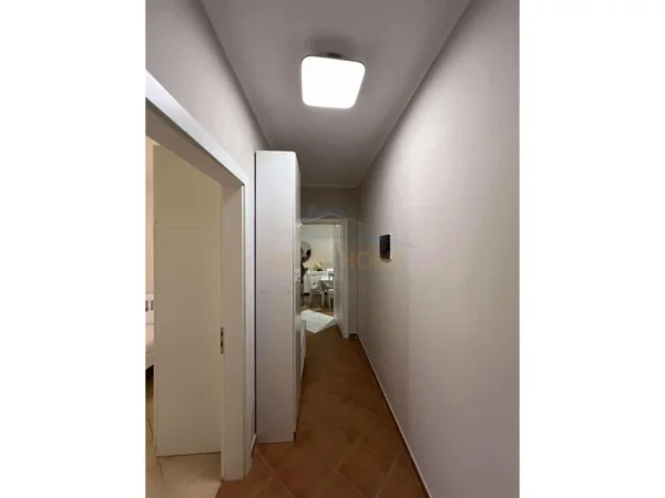 Tirane, jepet me qera apartament 3+1 Kati 8, 109 m² 550 € (Unaza e Re)