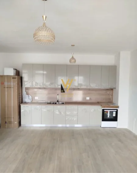 Tirane, jepet me qera apartament 2+1+Ballkon Kati 2, 125 m² 550 € (BULEVARDI I RI)