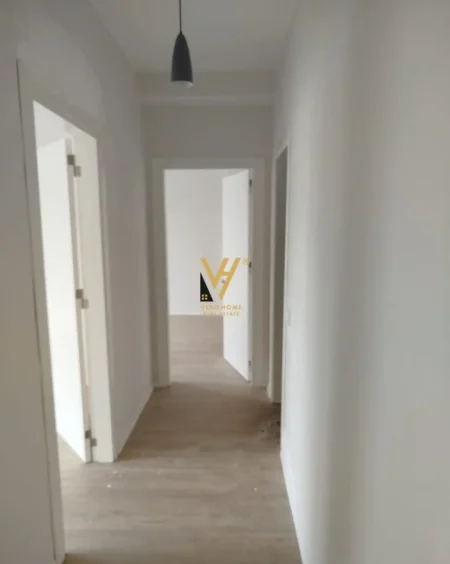 Tirane, jepet me qera apartament 2+1+Ballkon Kati 2, 125 m² 550 € (BULEVARDI I RI)