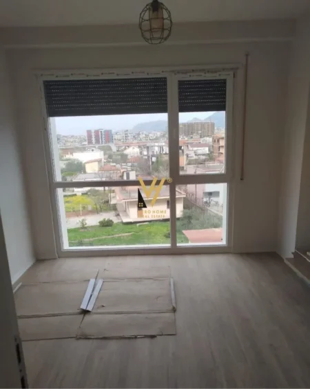 Tirane, jepet me qera apartament 2+1+Ballkon Kati 2, 125 m² 550 € (BULEVARDI I RI)