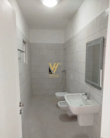 Tirane, jepet me qera apartament 2+1+Ballkon Kati 2, 125 m² 550 € (BULEVARDI I RI)