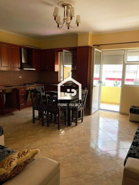 SHITET: Apartament 2 + 1/Pogradec_ pranë hotel Euro KORCA