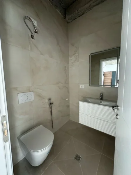 Tirane, jepet me qera ambjent biznesi Kati 1, 74 m² 1.100 € (Lake View)