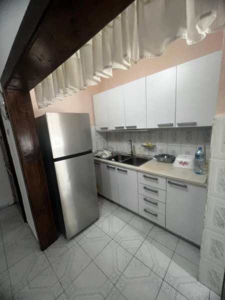 Tirane, jepet me qera apartament 2+1+Ballkon Kati 5, 75 m² 450 € (ISH PARKU)