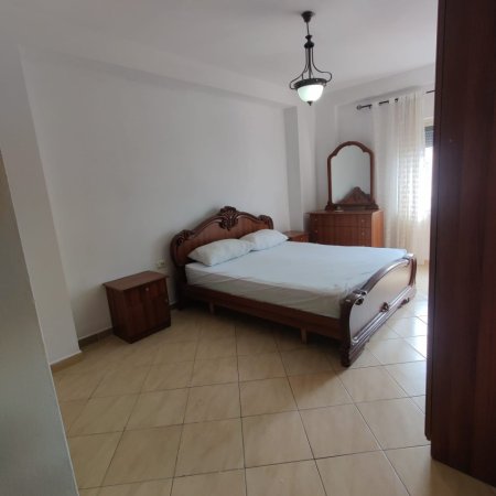 Tirane, jepet me qera apartament 2+1+Ballkon Kati 5, 75 m² 450 € (ISH PARKU)