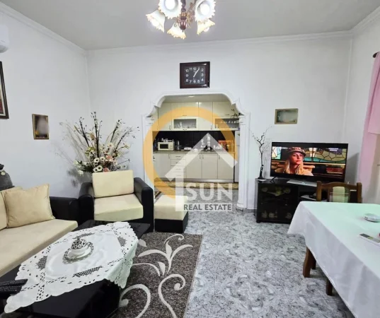 Shkoder, jepet me qera shtepi 1+1 , (rr. LIN SHKRELI)